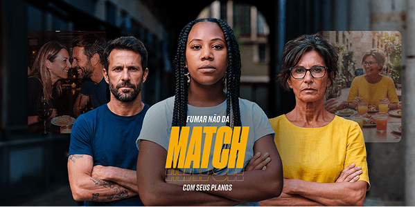 Três pessoas de braços cruzados com a arte da campanha “Fumar não dá match com seus planos”.